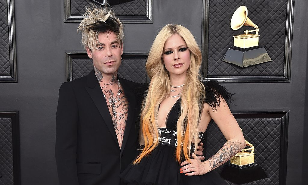 Avril Lavigne se compromete (por tercera vez) en una romántica pedida en París