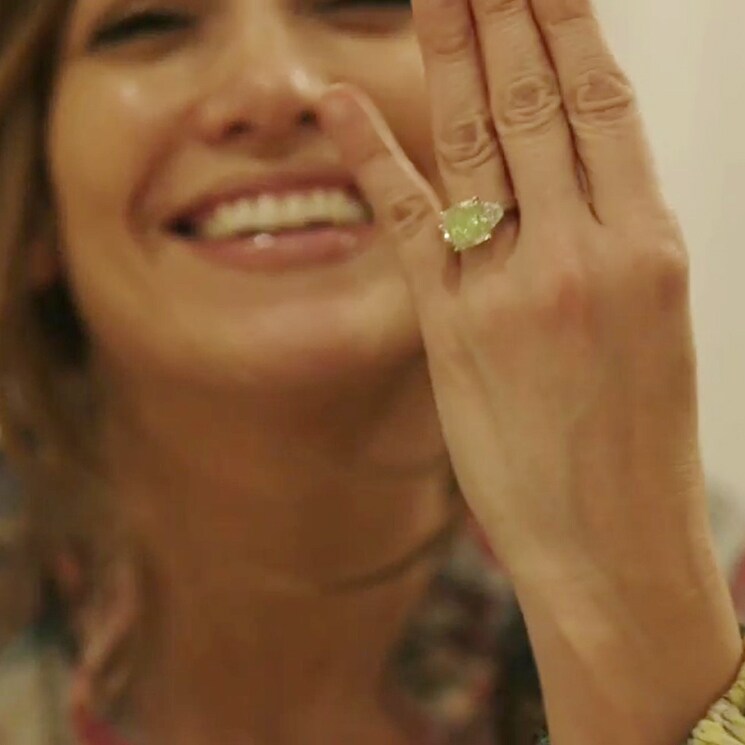 ¡Ahora sí! Jennifer Lopez enseña al detalle su espectacular anillo de compromiso