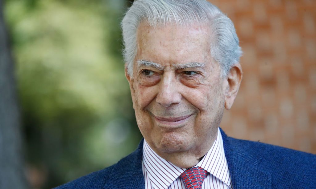 Mario Vargas Llosa da negativo en covid mientras sigue recuperándose de una neumonía