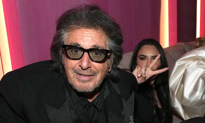 Al Pacino con su nueva novia, Noor Alfallah, 54 años menor que él