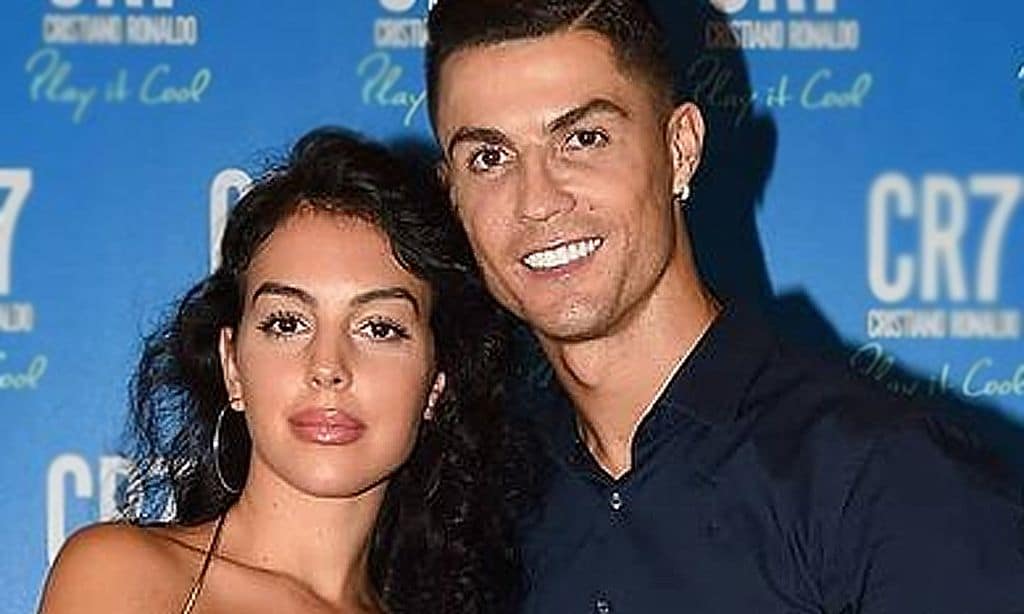 Cristiano Ronaldo comparte una preciosa (e íntima) imagen con su hija recién nacida