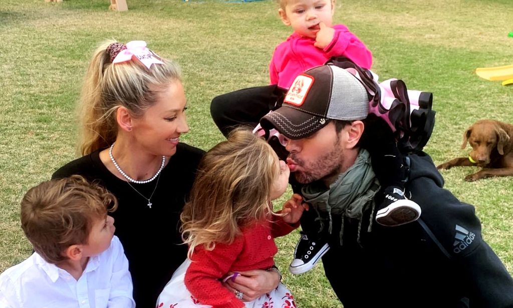 Anna Kournikova comparte la primera foto de la familia al completo para felicitar a Enrique Iglesias por su cumpleaños