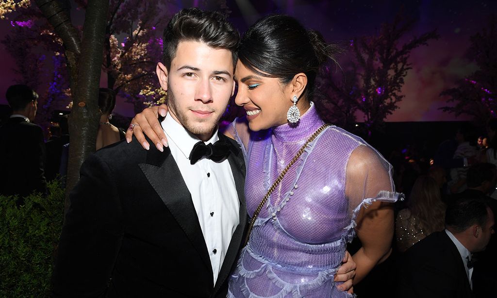 Priyanka Chopra y Nick Jonas celebran que su hija está en casa tras cien días en la UCI