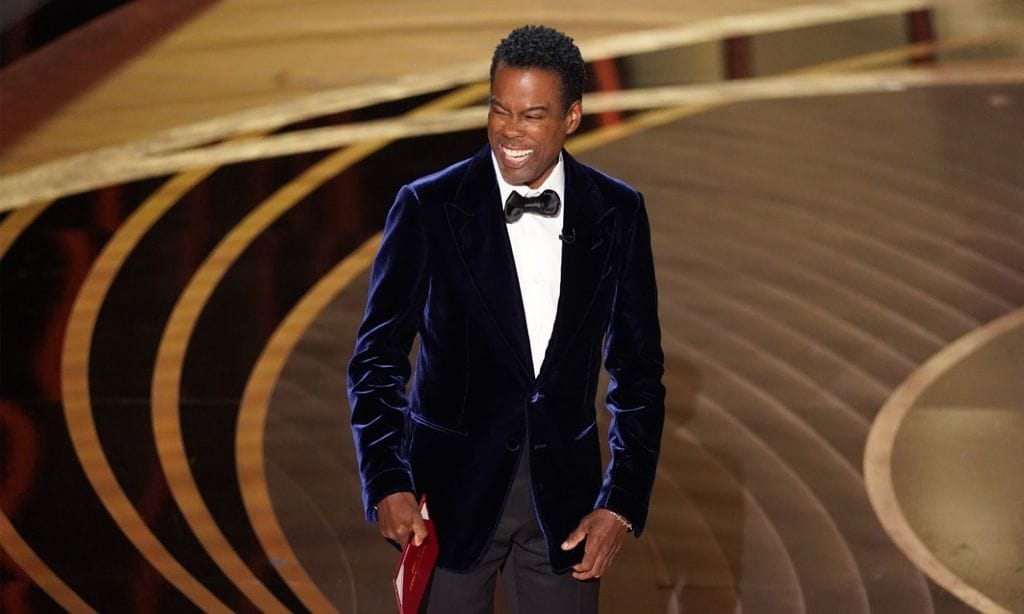 Chris Rock bromea sobre la bofetada que le dio Will Smith en los Oscar