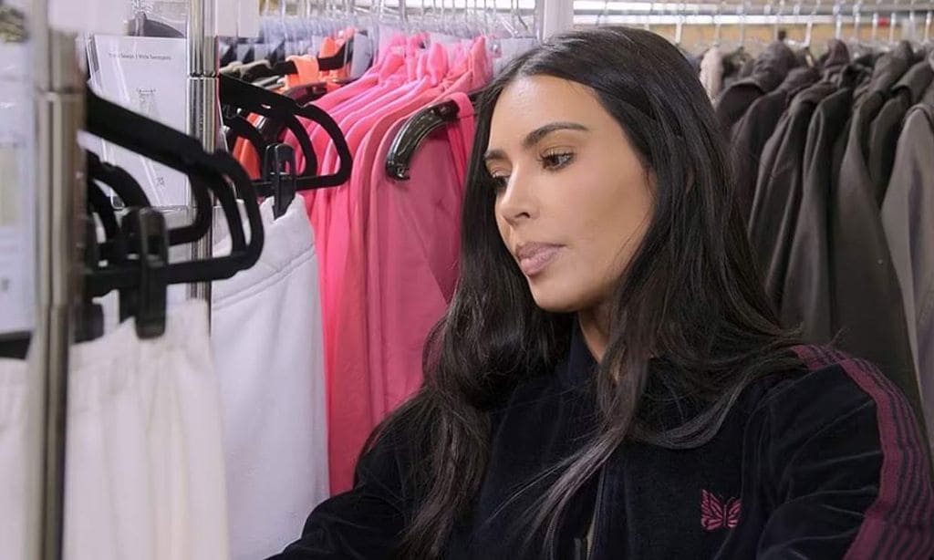 Descubre el impresionante guardarropa de Kim Kardashian, ¡con más de 30.000 prendas!