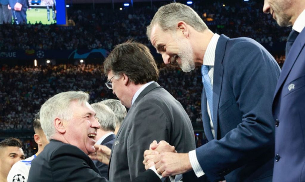 El rey Felipe disfruta del triunfo del Real Madrid en la final de la Champions en París