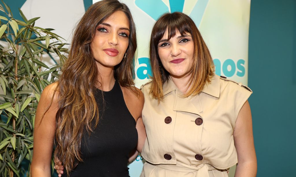 Sara Carbonero apoya a su amiga Rozalén en su última iniciativa social