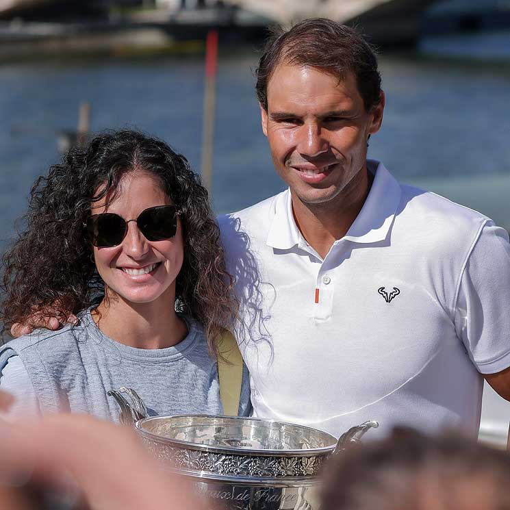 El inusual posado de Rafa Nadal y Mery Perelló juntos con la copa del campeón