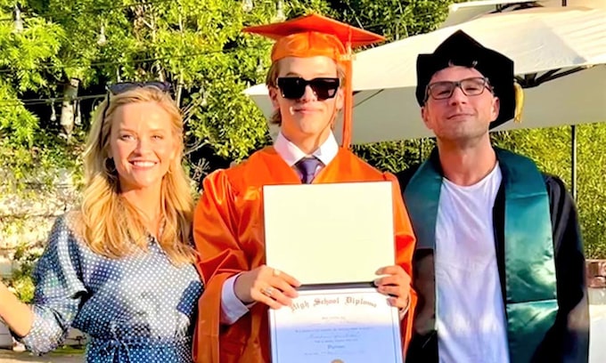 Reese Witherspoon y su ex, Ryan Phillippe, se reencuentran en la graduación de su hijo Deacon 