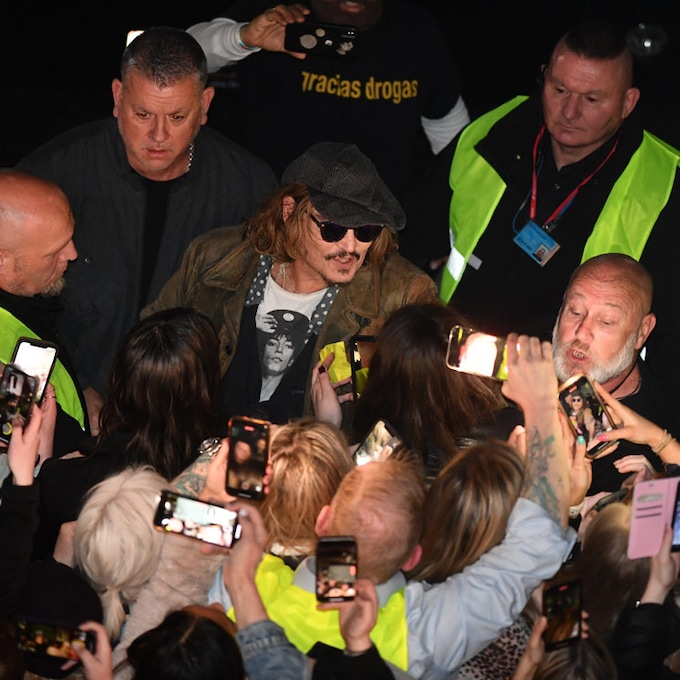 Una cena a todo lujo, conciertos, baños de multitudes... la nueva vida de Johnny Depp tras el juicio contra Amber Heard