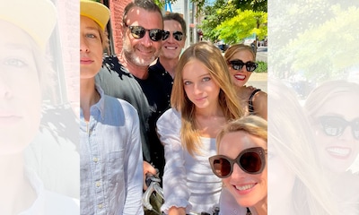 ¡Modern Family! Naomi Watts y su ex Liev Schreiber con sus respectivas parejas y sus hijos en un día muy especial