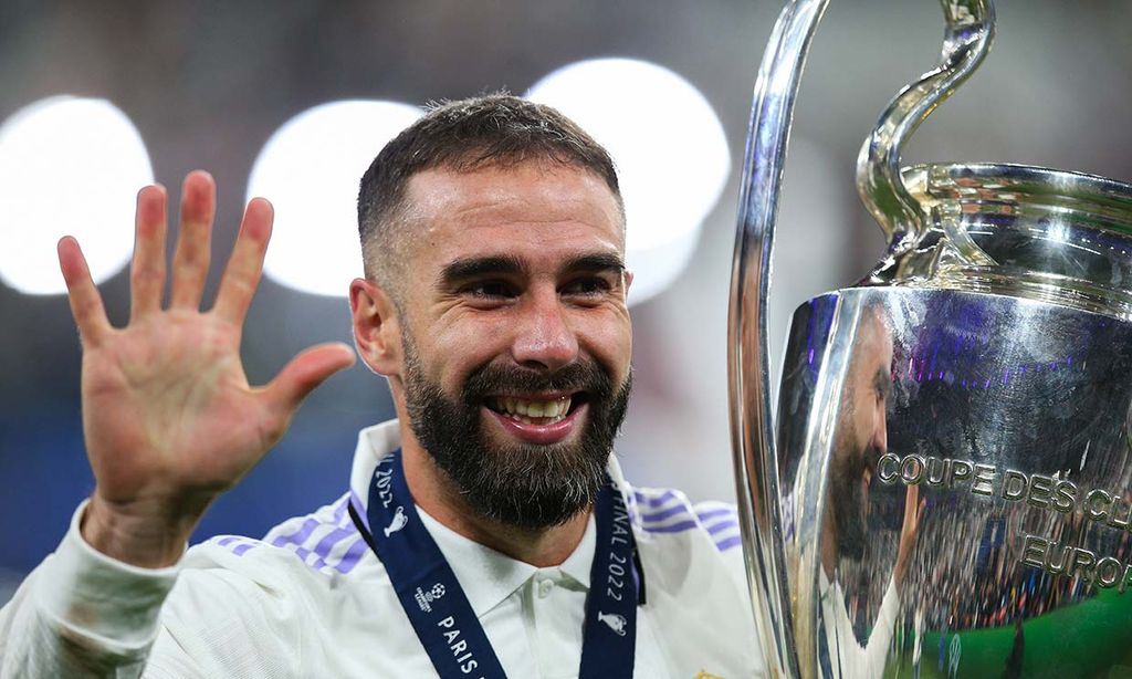 Dani Carvajal regresa de su despedida de soltero en Ibiza cinco días antes de su boda