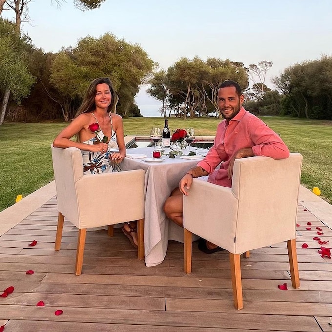 Malena Costa y Mario Suárez celebran cinco años de casados en su 'paraíso'