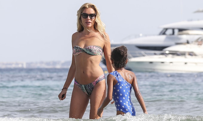 Imagen de Esther Cañadas y su hija de vacaciones en Ibiza