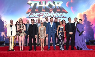 Elsa Pataky, sus padres, su hermano... Chris Hemsworth se lleva a su familia al estreno de 'Thor'