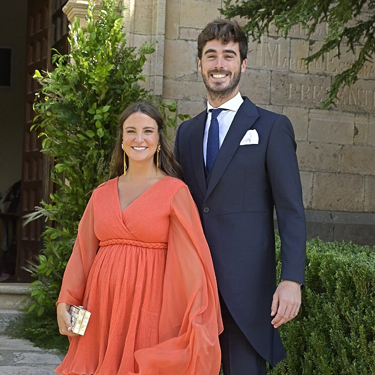Marta Pombo presume de embarazo junto a Luis Zamalloa en la boda de su hermana Lucía