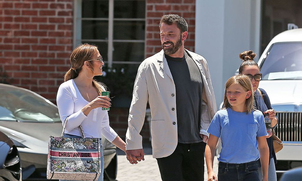 Jennifer Lopez y Ben Affleck siguen buscando coche tras el incidente del hijo menor del actor