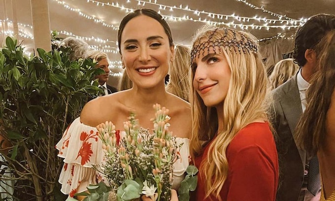 Tamara Falcó recibe otro ramo de novia en una boda