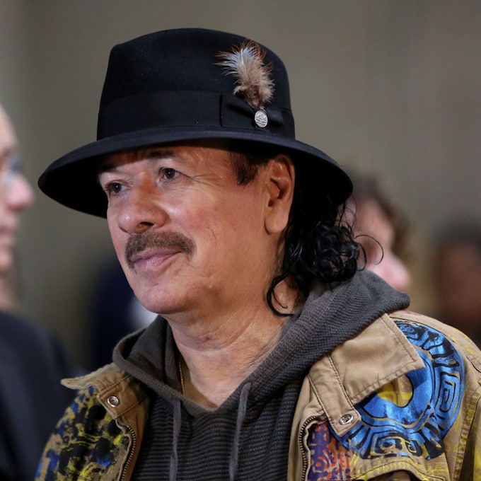 El músico Carlos Santana se desmaya en plena actuación