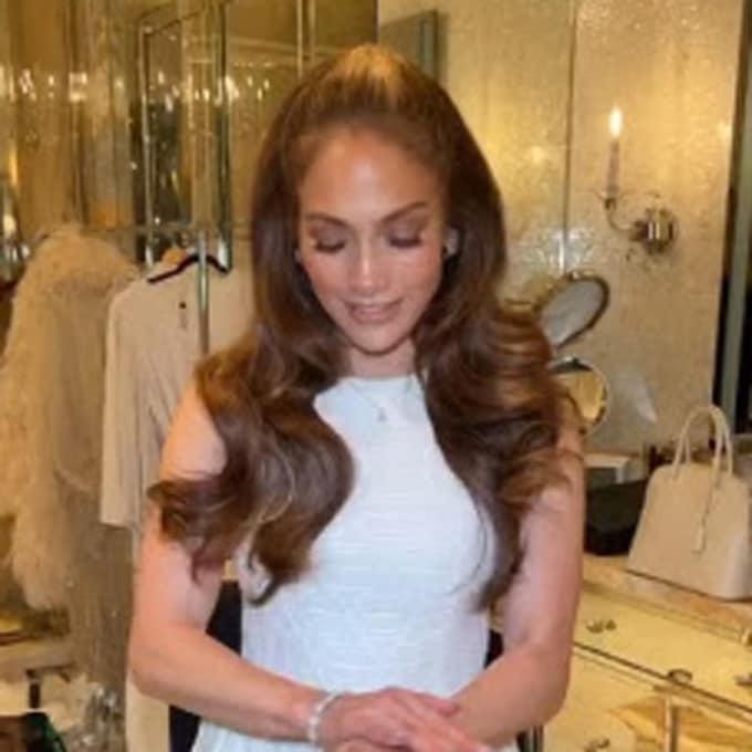 Las imágenes de los dos vestidos de novia de Jennifer Lopez