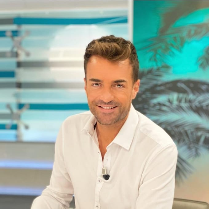 Conoce a Miquel Valls, el nuevo presentador de 'Ya es mediodía' durante el verano