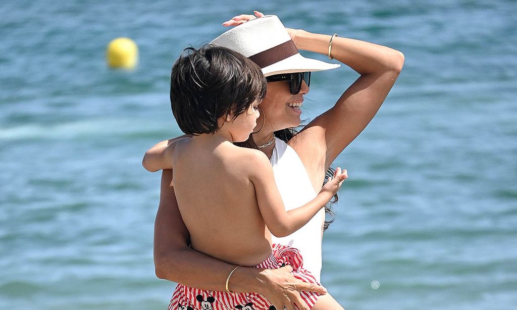 Eva Longoria con su hijo en Marbella