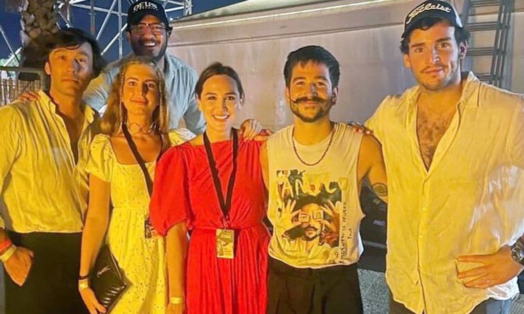 Las vacaciones de Tamara Falcó e Iñigo Onieva con su 'tribu' en Mallorca: encuentro con Camilo y planes gastro