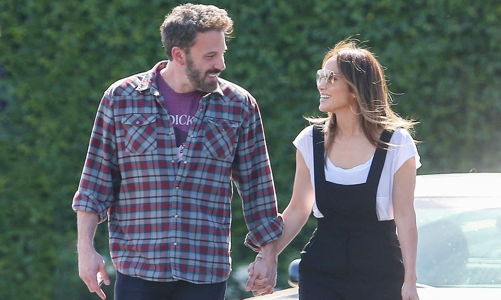 Jennifer Lopez y Ben Affleck se van de miniluna de miel a París (pero con compañía)