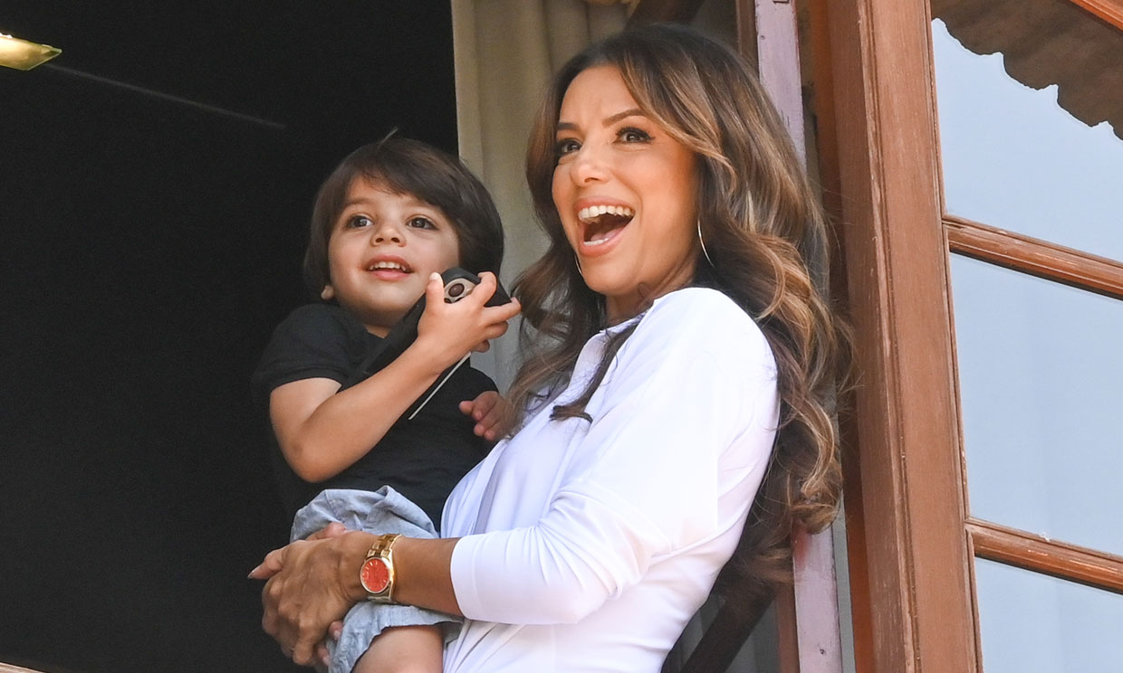 Eva Longoria revoluciona las calles de Marbella con su encantador paseo en familia