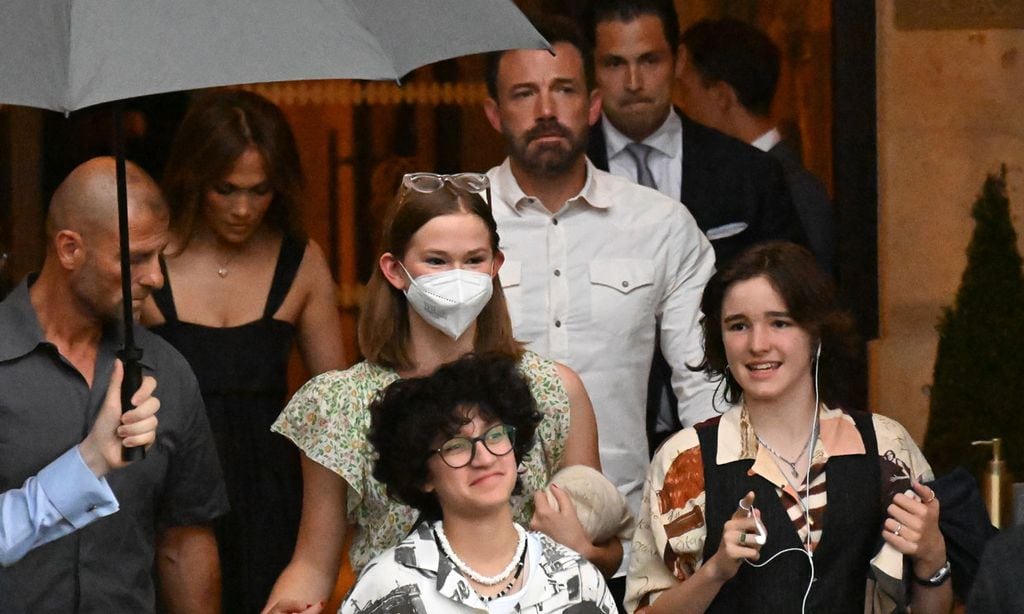 Jennifer López y Ben Affleck causan sensación en París: las esperadas imágenes de su luna de miel