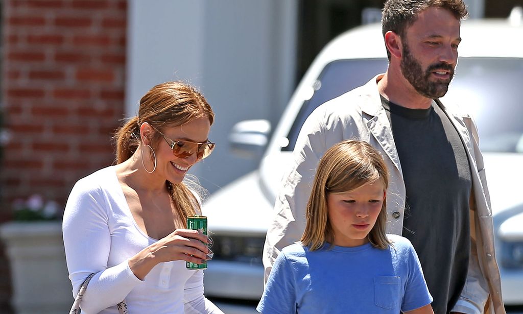 Jennifer Lopez y Ben Affleck, con uno de los hijos del actor