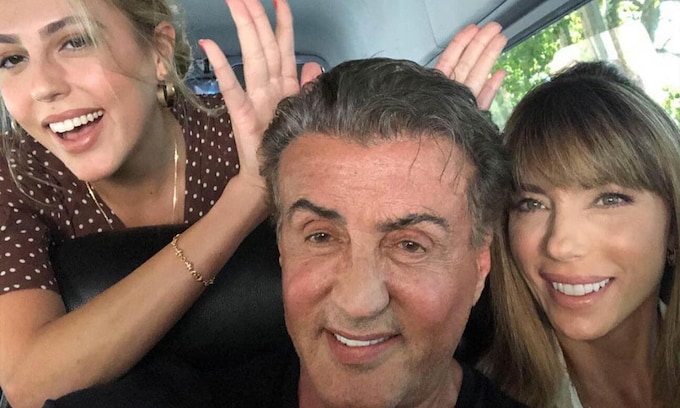 Sylvester Stallone comparte fotos en familia (incluida su ex) en medio de su complicado divorcio