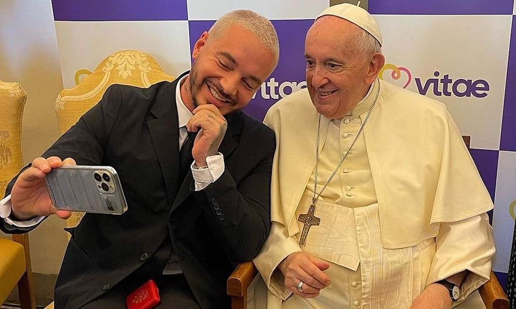 J Balvin con el Papa Francisco