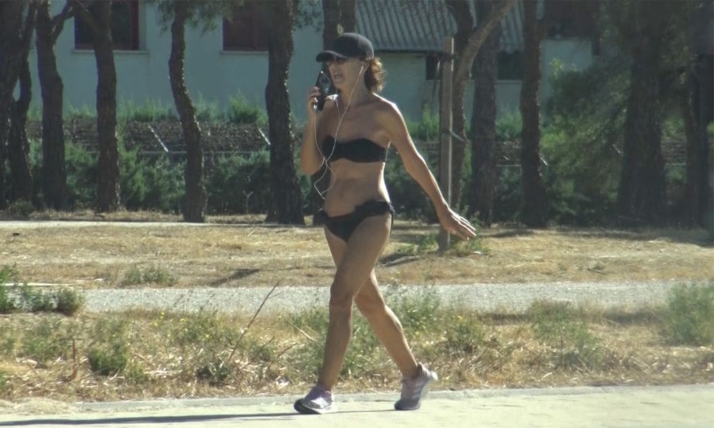 Lydia Bosch, espectacular en bikini a sus 58 años haciendo deporte por las calles de Madrid