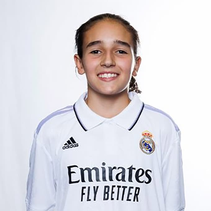 Tímida, siempre sonriente, educada y muy competitiva: así es la hija de Raúl González que ficha por el Real Madrid