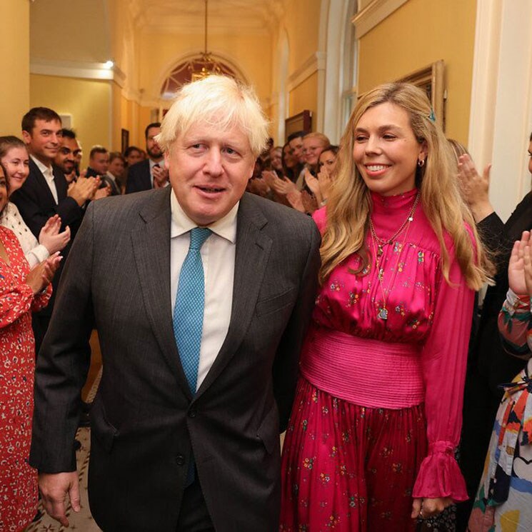 Vida de multimillonario con Carrie de la mano: el futuro de Boris Johnson tras su peculiar despedida