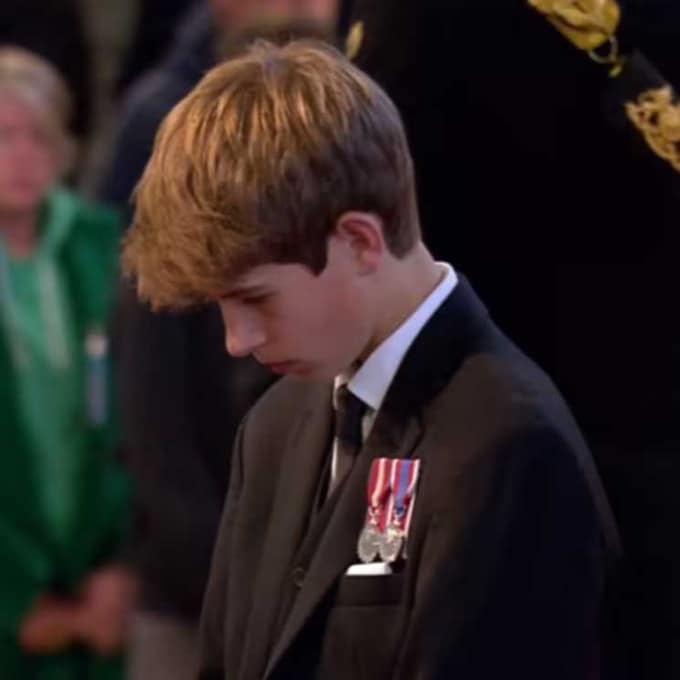 James, el nieto más pequeño de Isabel II, demuestra a sus 14 años una gran madurez durante el velatorio