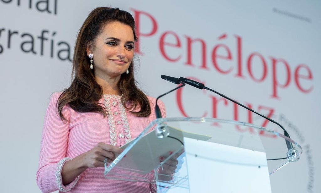 Las lágrimas de Penélope Cruz al dedicar un premio a sus dos hijos y su padre, ya fallecido