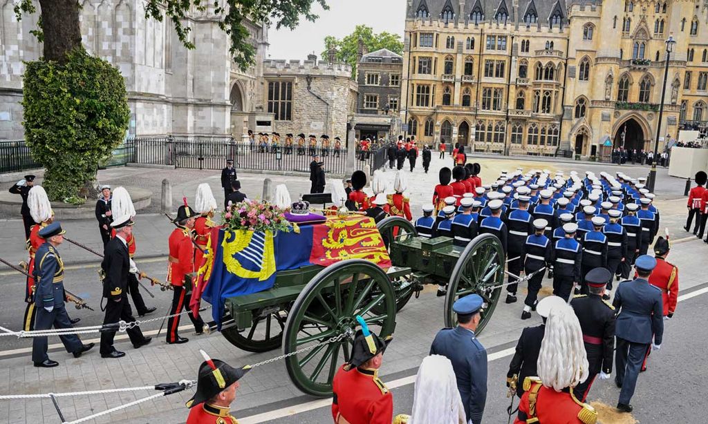 El carruaje que ha trasladado el féretro de la Reina: el Carro de Armas de Estado, un tesoro plagado de historia