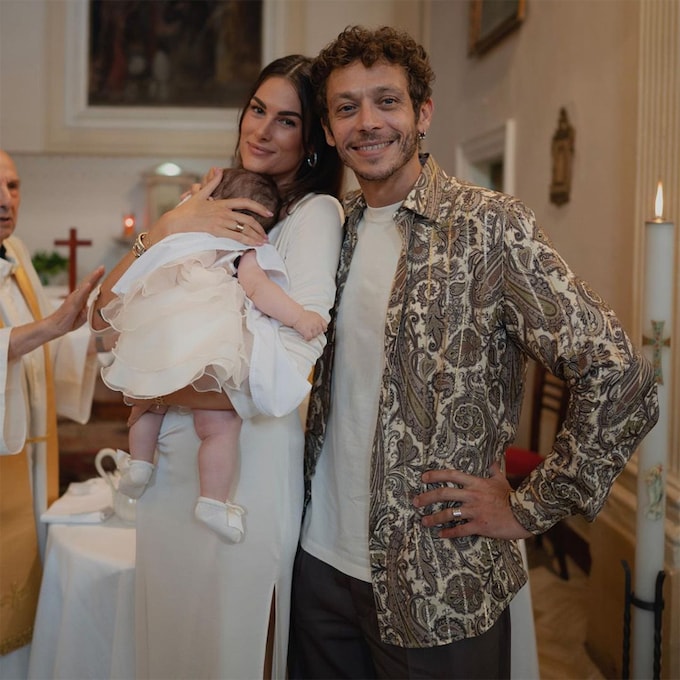 Valentino Rossi y Francesca Sofía Novello bautizan a su hija Giulietta en un castillo italiano de cuento