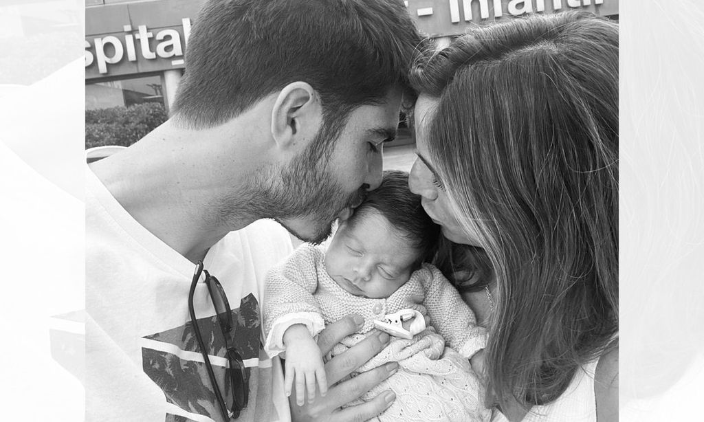 La alegría de Lucía Villalón al irse a casa con su bebé tras 25 días en el hospital