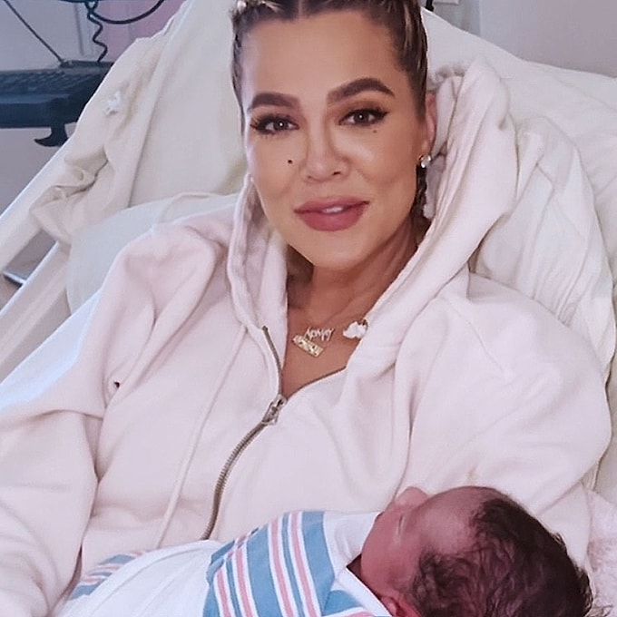 Khloé Kardashian muestra por primera vez a su segundo bebé y le llueven las críticas