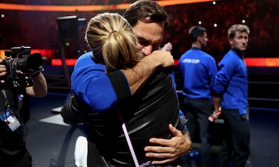 El conmovedor abrazo de Federer a su mujer y sus cuatro hijos en su adiós al tenis