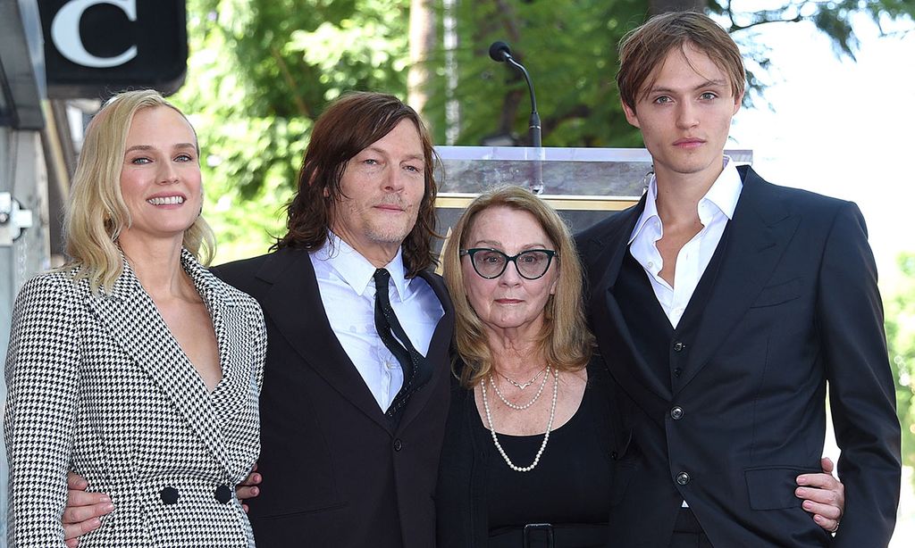 El inusual posado de Norman Reedus con su prometida Diane Kruger, su madre y el hijo que tuvo con Helena Christensen