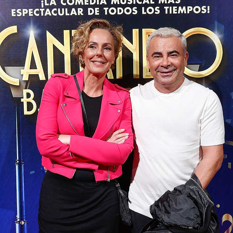 Rocío Carrasco, radiante de fucsia, junto a su amigo Jorge Javier Vázquez en un estreno musical