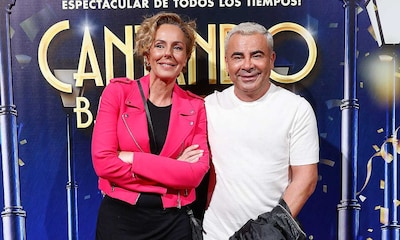 Rocío Carrasco, radiante de fucsia, junto a su amigo Jorge Javier Vázquez en un estreno musical