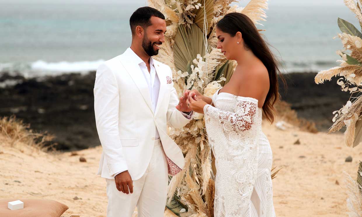 Se cumple un año de la emotiva (y polémica) boda de Anabel Pantoja y Omar Sánchez: así han cambiado sus vidas 