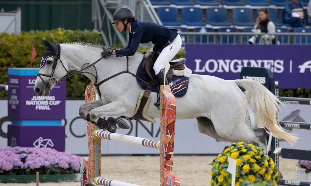 Sira Martínez participa en el CSIO Barcelona 2022 bajo la atenta mirada de su padre, Luis Enrique