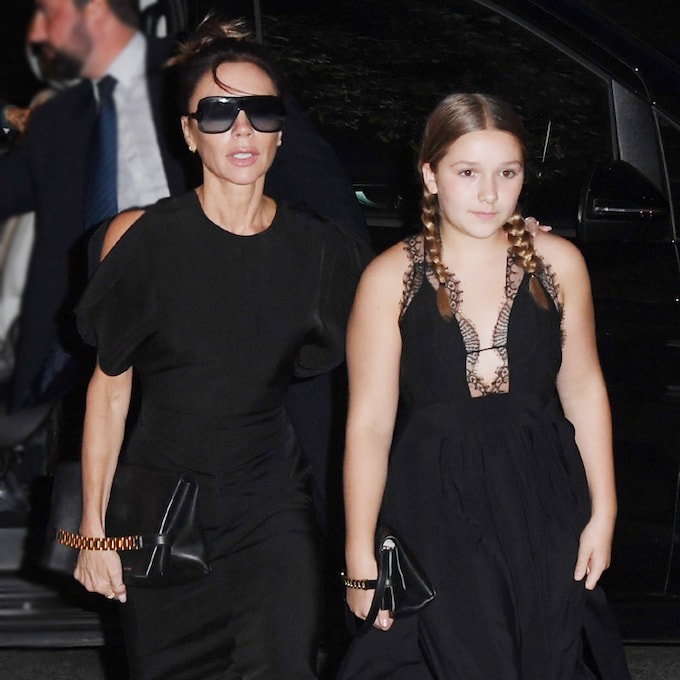 Harper Beckham, a sus 11 años, la mejor modelo de los vestidos que diseña su madre