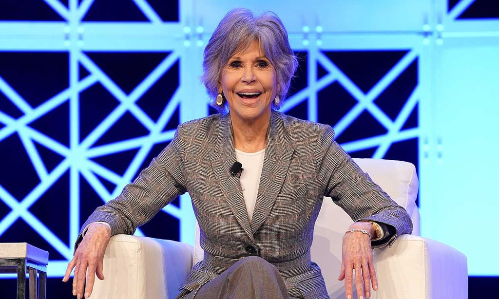 Jane Fonda reaparece radiante en un congreso de mujeres tras anunciar que padece cáncer
